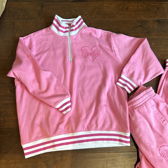 BARBIE Pink Sweatsuit Set Sweatpants Sweatshirt Pullover Hearts Varsity Sz XL - Picture 2 of 4